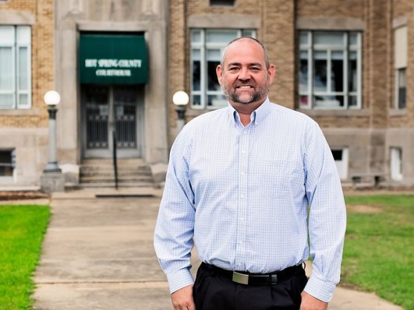 South Arkansas sheriff hit with more federal charges after plea deal in related case